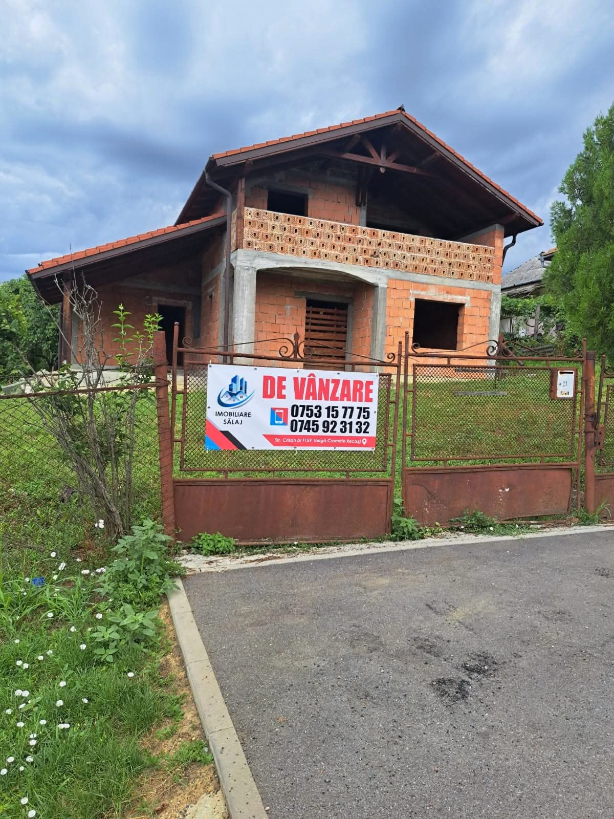 Casă la roșu cu 1.550 m² teren, zona Porolissum