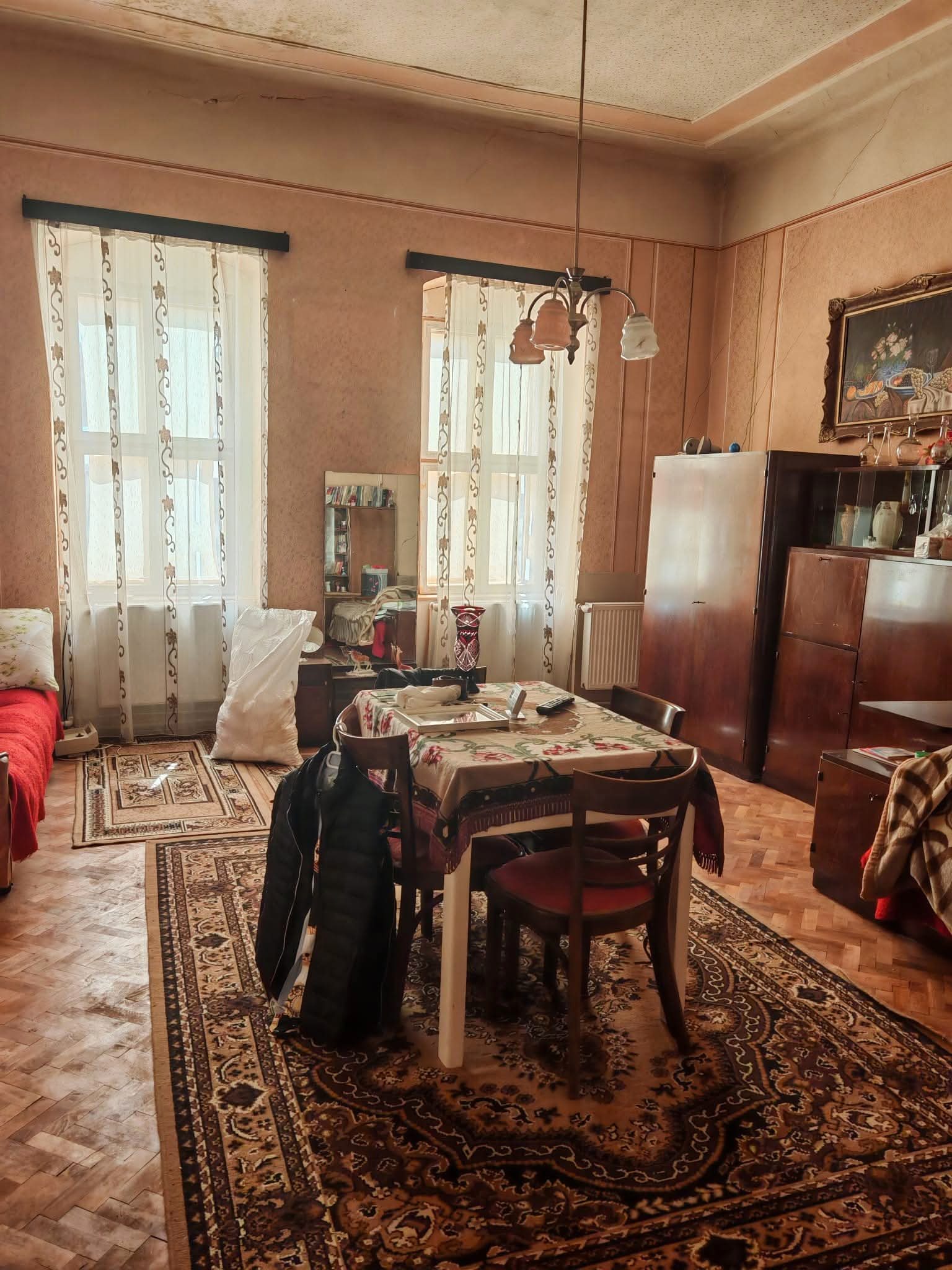 Apartament la casă, cu 2 camere, în zona Republicii