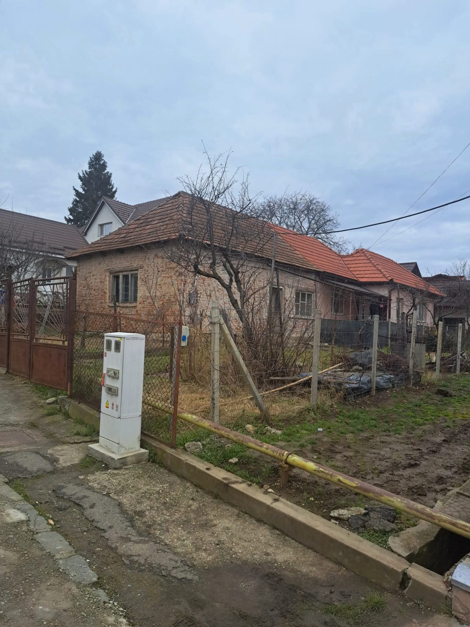 Casă de renovat, cu curte proprie, în zona ultracentrală